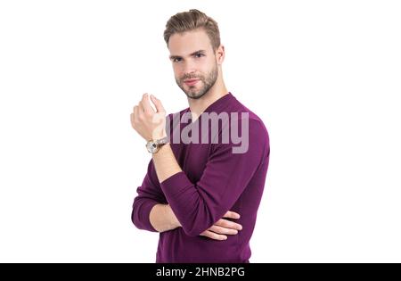 Sehr schöner Kerl. Kaukasischer Kerl tragen violetten Pullover isoliert auf weiß. Lässiger Style Stockfoto