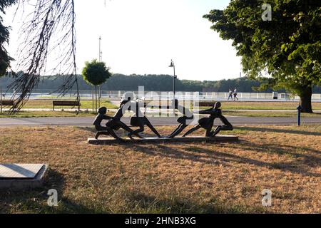 RUSE, BULGARIEN - 15. AUGUST 2021: Panorama der Straße Costal im Zentrum der Stadt Ruse, Bulgarien Stockfoto