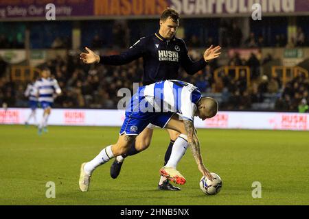 London, Großbritannien. 15th. Februar 2022. EFL Skybet Championship Match, Millwall gegen Queens Park Rangers im The Den in London am Dienstag, den 15th. Februar 2022. Dieses Bild darf nur für redaktionelle Zwecke verwendet werden. Nur zur redaktionellen Verwendung, Lizenz für kommerzielle Nutzung erforderlich. Keine Verwendung bei Wetten, Spielen oder Veröffentlichungen in einem Club/einer Liga/einem Spieler. PIC von Steffan Bowen/Andrew Orchard Sports Photography/Alamy Live News Credit: Andrew Orchard Sports Photography/Alamy Live News Stockfoto