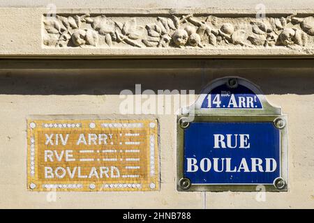 Frankreich. Paris (14th Bezirk) Straßenschild, Gebäude an der Ecke der Rue Boulard und Rue Froidevaux (Architekt: Boucher, 1911-1912, Jugendstil und Ar Stockfoto