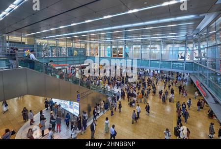 Nagoya, Japan – 22. Oktober 2019: Blick auf die Sakuradori Exit-Konkursstation im Inneren des JR-Bahnhofs Nagoya, einem der größten Bahnhöfe in der Stockfoto