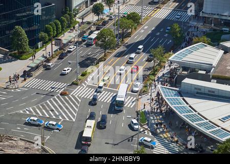 Nagoya, Japan – 22. Oktober 2019: Die Ansicht von oben die Kreuzung von Sakura dori und Meieki dori von der JR Nagoya Station Central Tower Observation d Stockfoto