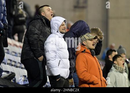 WIGAN, GROSSBRITANNIEN. FEB 15th verärgerte Fans des Crewe Alexandra Football Club nach dem Spiel der Sky Bet League 1 zwischen Wigan Athletic und Crewe Alexandra am Dienstag, den 15th. Februar 2022 im DW Stadium in Wigan. (Kredit: Eddie Garvey | MI News) Stockfoto