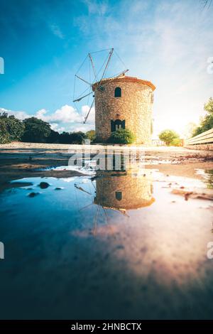 Nahaufnahme einer traditionellen Windmühle in Cape Skinari Stockfoto