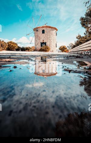 Nahaufnahme einer traditionellen Windmühle in Cape Skinari Stockfoto