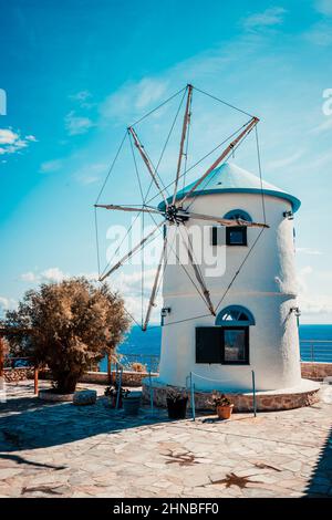 Nahaufnahme einer traditionellen Windmühle in Cape Skinari Stockfoto