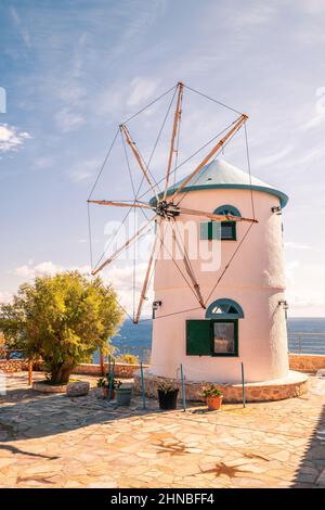 Nahaufnahme einer traditionellen Windmühle in Cape Skinari Stockfoto