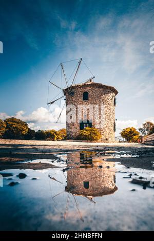 Nahaufnahme einer traditionellen Windmühle in Cape Skinari Stockfoto