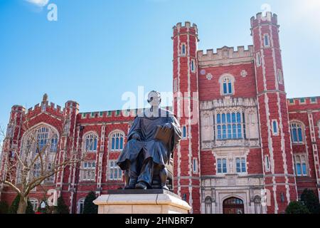Sonniger Blick auf die Evans Hall in Oklahoma Stockfoto
