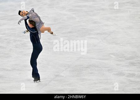 PEKING, CHINA - 14. FEBRUAR: Madison Chock und Evan Bates aus den USA skaten während des Ice Dance Free Dance am 10. Tag der Olympischen Winterspiele 2022 in Peking Stockfoto