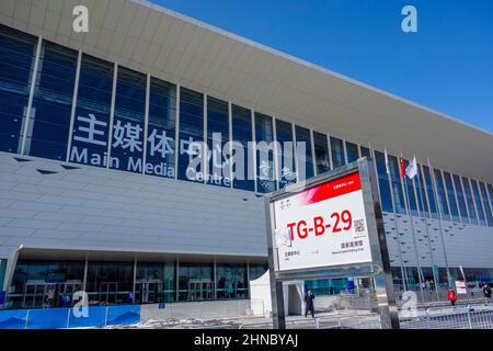 Peking, Hebei, China. 15th. Februar 2022. Während der Olympischen Winterspiele 2022 in Peking, Hebei, China, sind der öffentliche Nahverkehr für die Olympischen Spiele und die Mitarbeiter der Unterstützung eine große Notwendigkeit. (Bild: © Walter G. Arce Sr./ZUMA Press Wire) Stockfoto