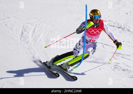 Yanqing, China. 16th. Februar 2022. Olympische Spiele, Alpinski, Slalom, Männer, im Nationalen Alpinskizentrum, Alexander Schmid aus Deutschland in Aktion. Quelle: Michael Kappeler/dpa/Alamy Live News Stockfoto