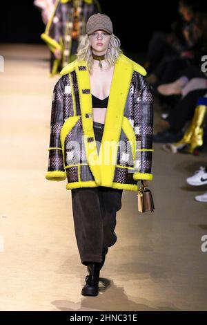 COACH Herbst/Winter 2022-23 Start- und Landebahn während der New York Fashion Week, 2022. Februar - New York, Vereinigte Staaten von Amerika. 14/02/2022 Stockfoto