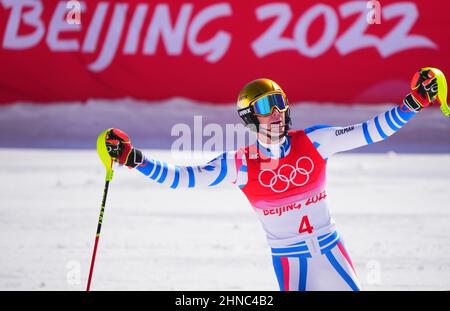 Yanqing, China. 16th. Februar 2022. Olympische Spiele, Alpinski, Slalom, Männer, im Nationalen Alpinskizentrum reagiert Clement Noel aus Frankreich im Ziel. Quelle: Michael Kappeler/dpa/Alamy Live News Stockfoto