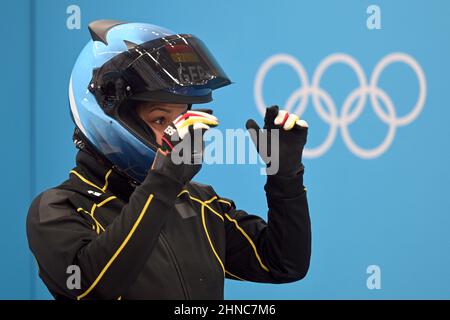 Yanqing, China. 16th. Februar 2022. Olympische Spiele, Bobsport, zwei-Mann-Bob, Frauen, Training, Im National Sliding Center trainiert Mariama Jamanka aus Deutschland. Kredit: Robert Michael/dpa/Alamy Live Nachrichten Stockfoto