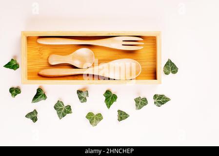 Holzbesteck für den wiederverwendbaren Gebrauch.Umweltschutzkonzept. Utensilien und Geräte aus natürlichen Materialien.Kunststoff frei Konzept.Set von Öko Stockfoto