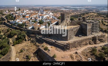 Portugal.Schloss von Monsaraz, Alentejo aus der Luft. Drohnenfoto Stockfoto
