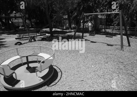 Drehroundabout auf einem Spielplatz ohne Menschen Stockfoto