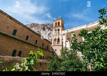 Das zum UNESCO-Weltkulturerbe gehörende Katharinenkloster aus dem 6th. Jahrhundert am Fuße des Berges Sinai auf der ägyptischen Sinai-Halbinsel. Einer der ältesten noch funktionierenden Christus Stockfoto