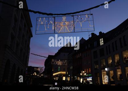 Advent, Weihnachten, Nürnberg, die Fußgängerzone in Nürnberg ist weihnachtlich geschmückt. Franken Bayern, Deutschland Stockfoto