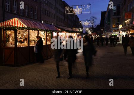 Advent, Weihnachten, Nürnberg, die Fußgängerzone in Nürnberg ist weihnachtlich geschmückt. Franken Bayern, Deutschland Stockfoto