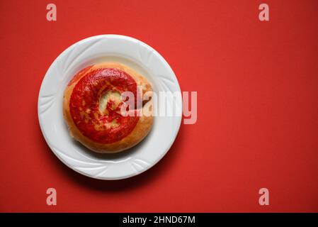 Bohnenkuchen mit gesalzenem Ei, Mondkuchen, chinesischem Süßgebäck, Thai und chinesen achten Gott auf dem chinesischen Neujahrs-Festival Stockfoto