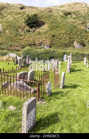 Die dachlose, mit Efeu bedeckte Kapelle von St. Columba auf dem Friedhof Keil in der Nähe von Southend auf der Kintyre Peninsula, Argyll & Bute, Schottland, Großbritannien Stockfoto