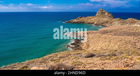 Säulenförmige Verbindungsstrukturen von Punta Baja, Lava-Flüsse, vulkanische Felsen, Naturpark Cabo de Gata-Níjar, UNESCO-Biosphärenreservat, heißes Wüstenklima Stockfoto