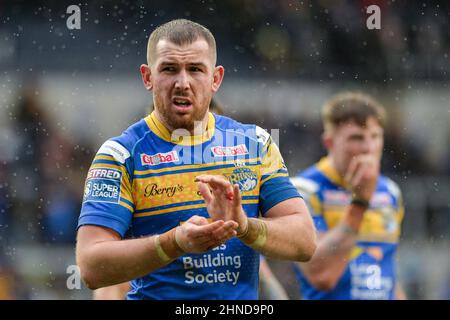 Leeds, England - 12. Februar 2022 - Cameron Smith (17) von Leeds Rhinos bestätigt Fans nach der Rugby League Betfred Super League Runde 1 Leeds Rhinos gegen Warrington Wolves im Emerald Headingley Stadium, Leeds, Großbritannien Dean Williams Stockfoto