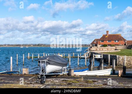 Bosham Dorf und Hafen, Blick auf die hübsche Küstentouristenattraktion oder Besucherattraktion in West Sussex, England, Großbritannien Stockfoto