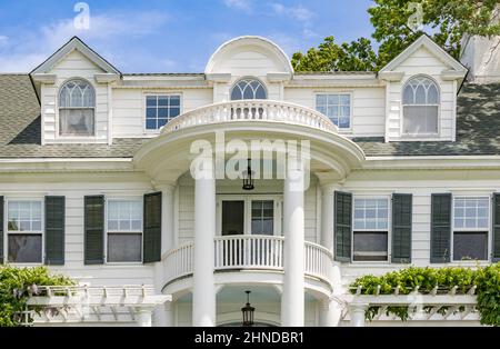 Detail der Fassade eines Dering Harbour Home Stockfoto