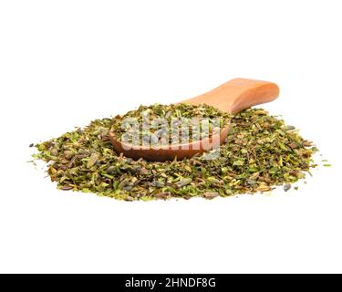 Getrocknete aromatische provenzalische Kräuter Gewürze in Holzlöffel isoliert auf dem weißen Hintergrund Stockfoto