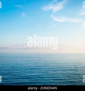 Herrliche Farben des Mittelmeers. Italien. Ligurische Küste des Meeres. Stockfoto