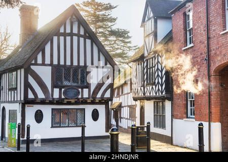 17. Januar 2022: Warwick, Großbritannien - Oken's House, Warwick, Großbritannien - wunderschönes Tudor-Gebäude in der Stadt Warwick, England. Stockfoto