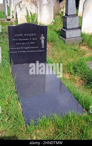 Das Grab von John Wisden, Cricketer, Brompton Cemetery London, Großbritannien. Stockfoto