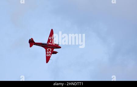 Vintage DH88 Comet De Havilland im Flug. Stockfoto