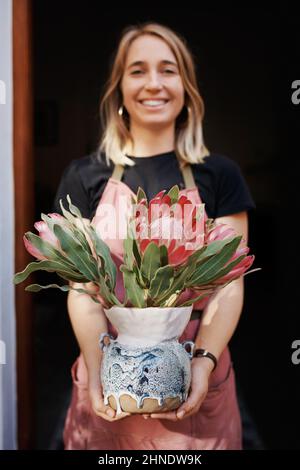 Diese Blumen blühen wunderschön in der Vase, die ich gemacht habe Stockfoto