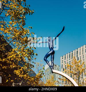 Skulptur in der Nähe des Tony Wilson Place, Manchester Stockfoto