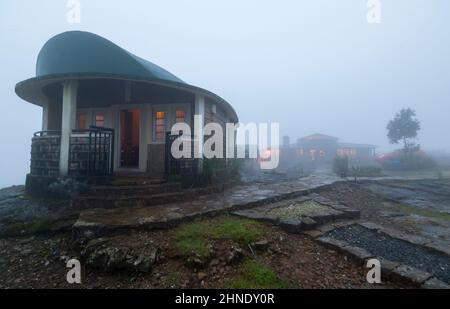 Hotel Sai Mika in Fog , Cherrapunji , Meghalaya, Indien Stockfoto