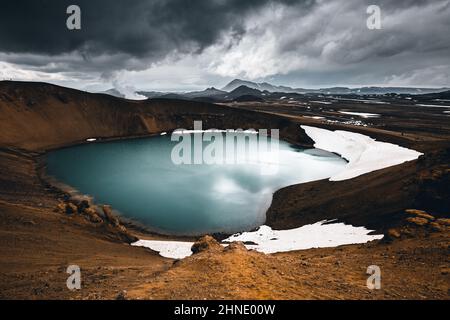 Exotischer Blick auf das geothermische Tal Leirhnjukur. Standort Myvatn Lake, Krafla, Island, Europa. Erstaunliches Bild der Touristenattraktion, am populärsten p Stockfoto