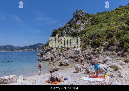 Porto Timoni berühmter Doppelstrand in der Nähe von Afionas Dorf auf der griechischen Insel Korfu Stockfoto