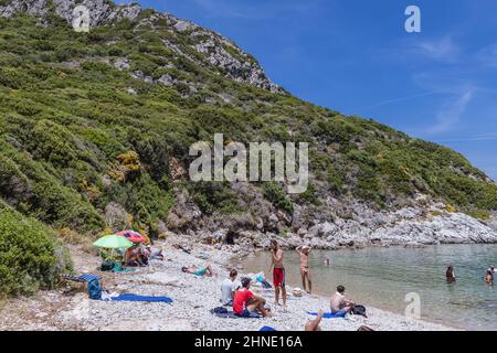 Porto Timoni berühmter Doppelstrand in der Nähe von Afionas Dorf auf der griechischen Insel Korfu Stockfoto