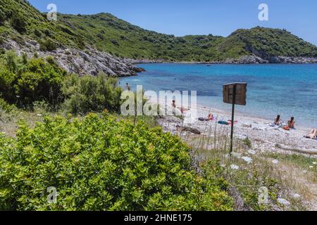 Einer der Strände von Porto Timoni - berühmter Doppelstrand in der Nähe des Dorfes Afionas auf der griechischen Insel Korfu Stockfoto