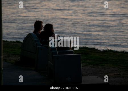 Sonnenuntergänge in Redondo Beach, Kalifornien, können lebhaft und schön sein. Stockfoto