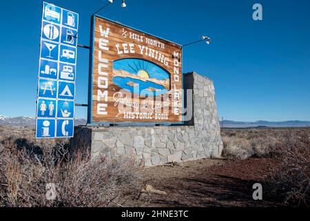 Lee Vining ist eine kleine Stadt am Ufer des Mono Lake in Mono County, CA, und liegt in der Nähe des Yosemite National Park. Stockfoto