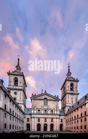 Farbbild des Königlichen Klosters von San Lorenzo de El Escorial. Architekt: Juan Bautista de Toledo und Juan de Herrera, 1563, für den König P. Stockfoto