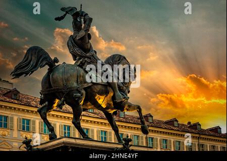 ITAY Piemont Piazza San Carlo Turin, Caval de Bronz - Denkmal Emanuele Filiberto von Savoyen gewidmet Stockfoto