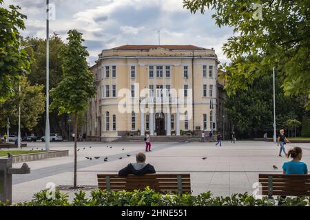 Gebäude auf dem zentralen Platz in Plovdiv, der Hauptstadt der Provinz Plovdiv im südlichen Zentrum Bulgariens Stockfoto