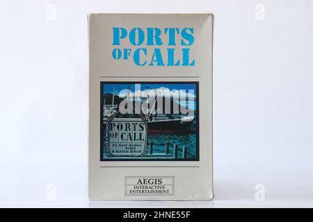 BERLIN - 12. FEBRUAR 2022: Vintage Retro Video Game PORTS OF CALL für den Commodore Amiga auf Floppy Disks. AEGIS veröffentlichte dieses Strategie-Spiel im Jahr 1987. Stockfoto