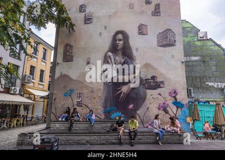 Großes Wandgemälde auf einem Gebäude in Kapana - dem berühmten Kunstviertel der Stadt Plovdiv, der Hauptstadt der Provinz Plovdiv im südlichen Zentrum Bulgariens Stockfoto